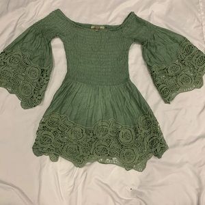 Gimmicks off the shoulder blouse